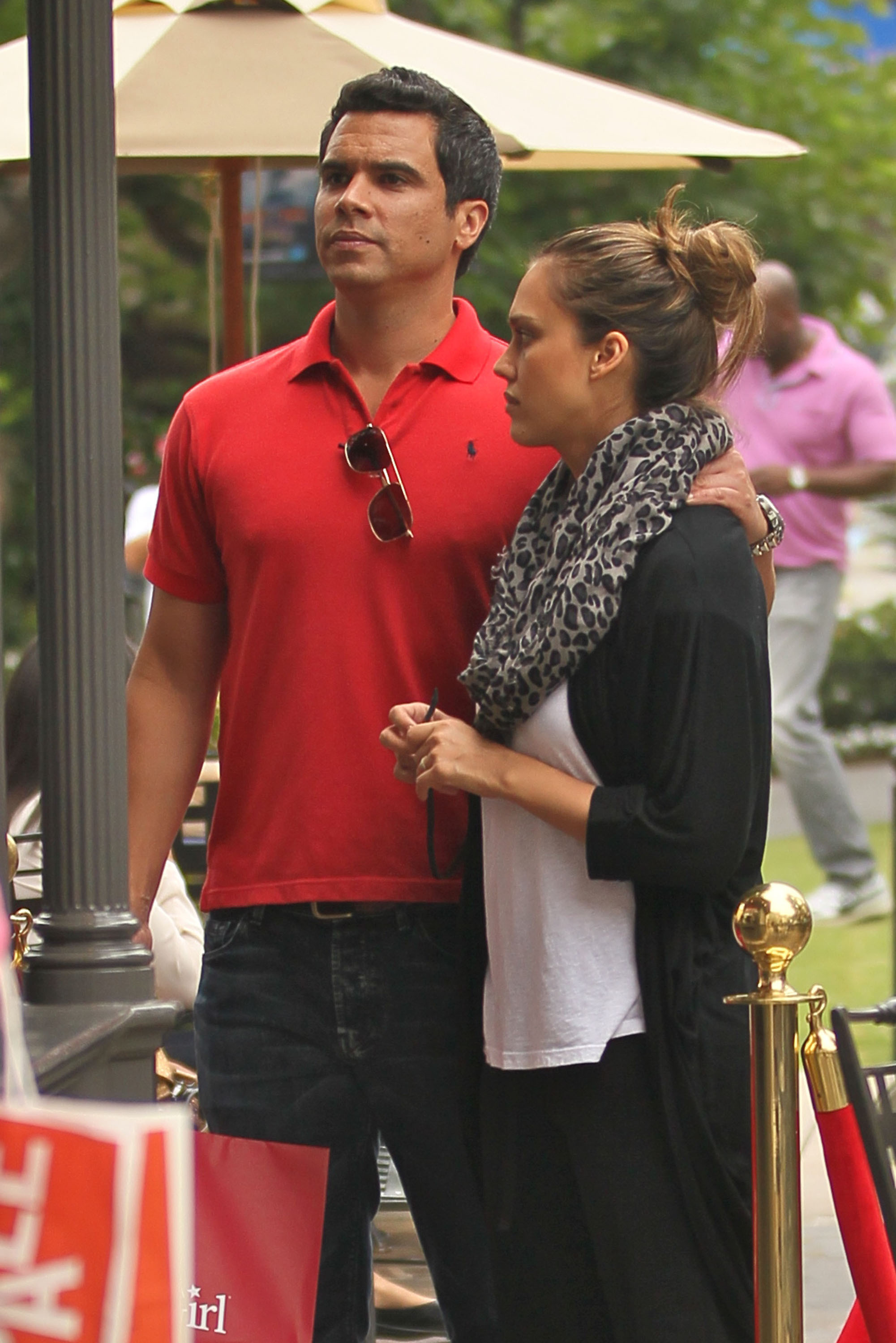 Jessica Alba and Cash Warren go shopping at The Grove | Picture 85937